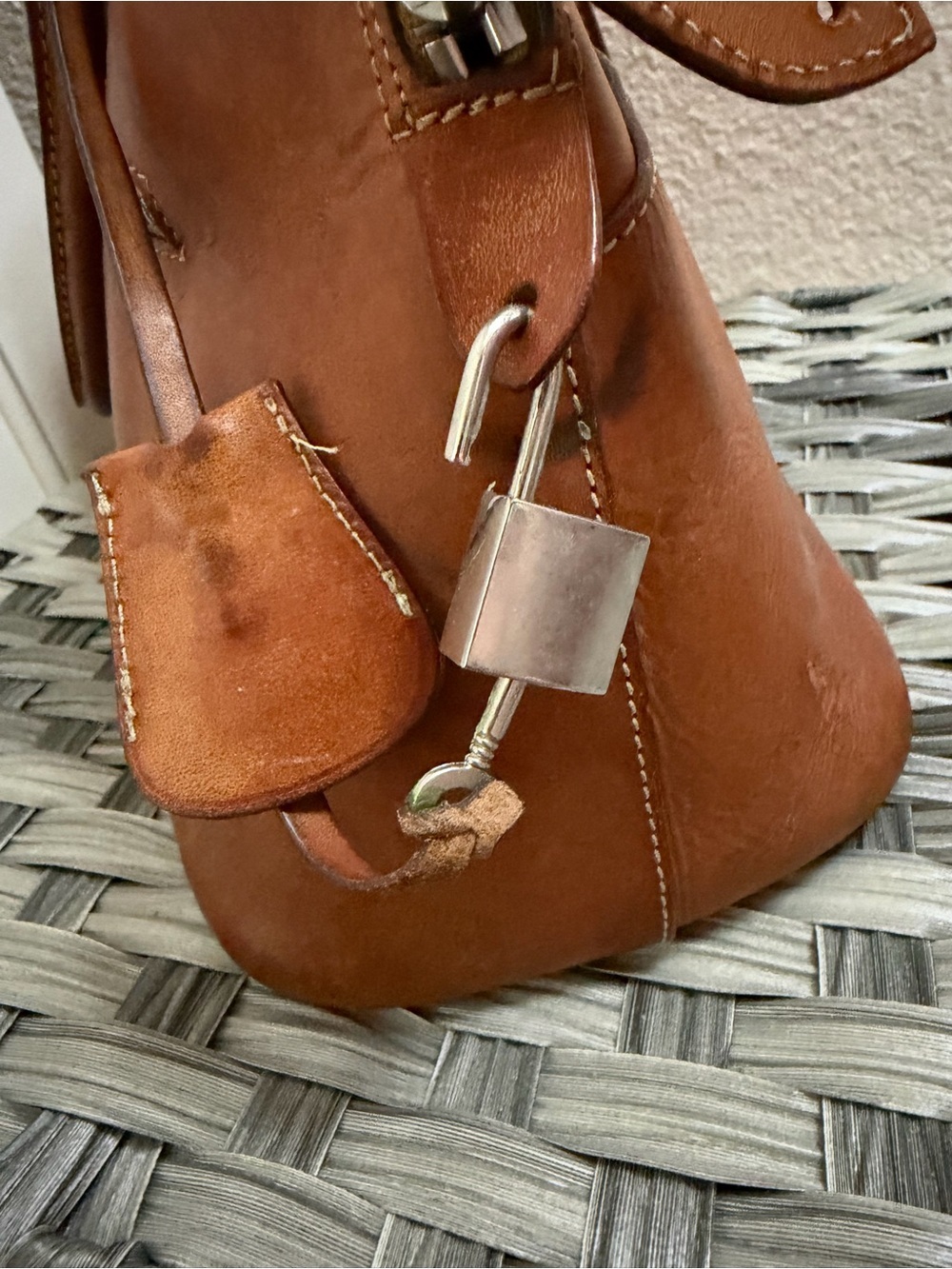 Vintage Dooney & Bourke Brown Alto Leather Zip Zip Dome Satchel Cognac - Picture 5 of 16